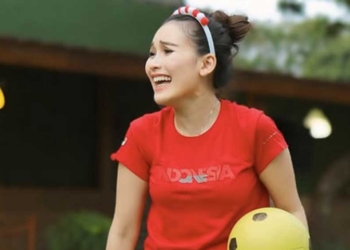 Ayu Ting Ting Pakai Syal Artis Korea, Ditegur Anak Kartika Putri