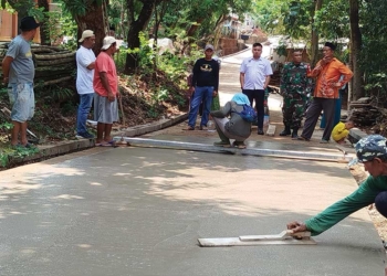 Pemdes Lebakmekar Cirebon Betonisasi Jalan Desa