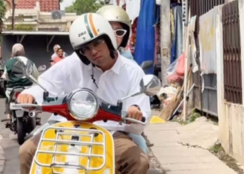 Raffi Ahmad dan Nagita Slavina ke TPS Naik Vespa
