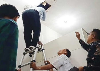 Tim Kejari Periksa Plafon dan Instalasi Listrik Gedung Setda Kota Cirebon, Cocokan Gambar dan RAB