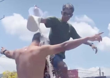 Video Peternak Sapi di Boyolali Mandi Susu Viral di Hari Pahlawan, Protes Susu Tak Terserap