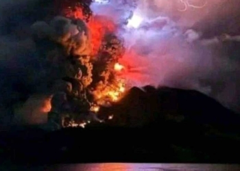 Erupsi Mengerikan Gunung Api Lewotobi Laki Laki, Lontarkan Batu Pijar Raksasa 13 Meter, 9 Tewas