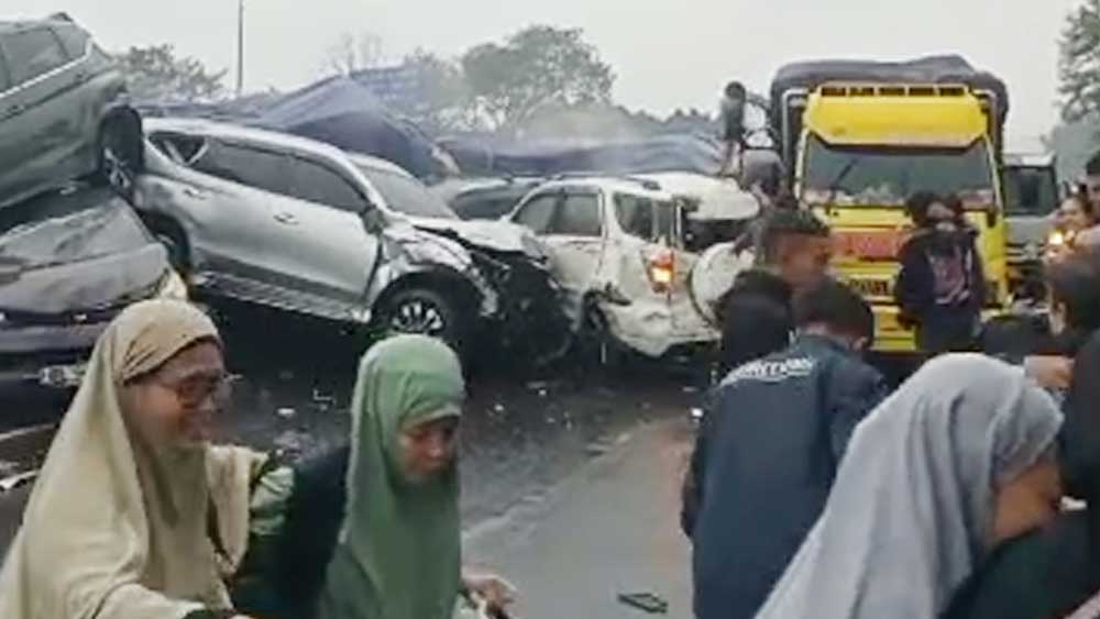 7 Kendaraan Terlibat Kecelakaan Beruntun di Tol Purbaleunyi, Macet Total