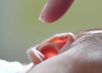 8 Cara Merawat Telinga, Hindari Cotton Bud