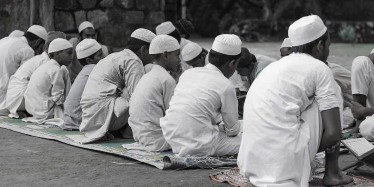 Cara Mendidik Anak Sesuai Ajaran Islam, Simak 8 Penjelasan Ini