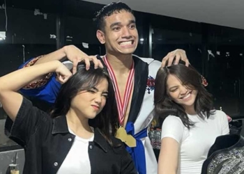 Fuji dan Maudy Effrosina Tampil Cantik Saat Dukung Fadly Faisal