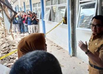 Pj Bupati Pastikan Pemkab Cirebon Tanggung Biaya Pengobatan Semua Siswa Korban Atap SMPN 1 Talun Ambruk