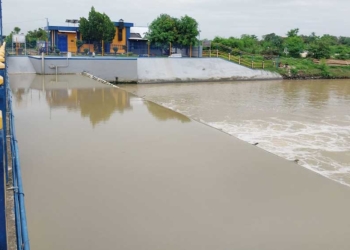 Puluhan Ton Sampah di Bendungan Karet Jamblang Cirebon Sudah Diangkut, Aliran Sungai Lancar