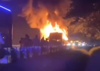 Antrian Panjang Gegara Bus Terbakar di Tol Cipali