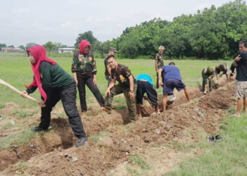 DPC PSIB Kabupaten Cirebon Peringati Bela Negara dengan Kerja Bakti Bangun Saluran Air