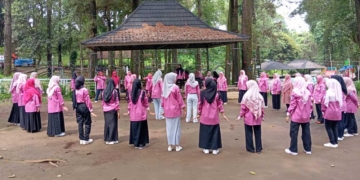 Himpunan Mahasiswa PIAUD STAIKU Piknik di Woodland Kuningan