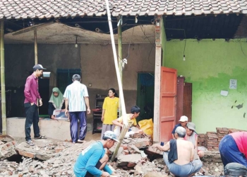 Banjir di Cirebon, Rumah Warga Desa Megu Gede Nyaris Ambruk