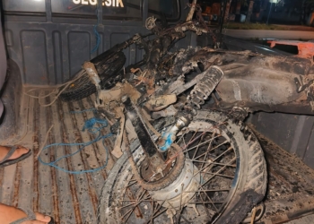 Motor Hasil Curian Kehabisan Bensin, Pencuri Bawa Celurit Tertangkap Diamuk Massa