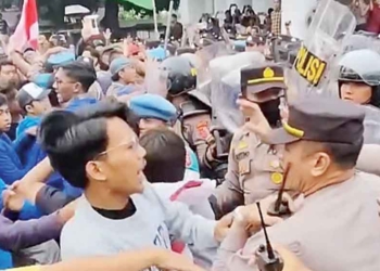 Demo Gabungan, Mahasiswa Cirebon Serukan Indonesia Cemas