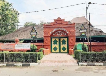 Jejak Sejarah Masjid Merah dan Masjid Sang Cipta Rasa Cirebon