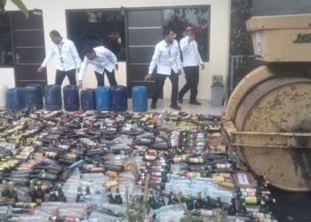 Kerap Jadi Pemicu Tindak Kriminal, Polresta Cirebon Musnahkan Ribuan Botol Miras Berbagai Merk