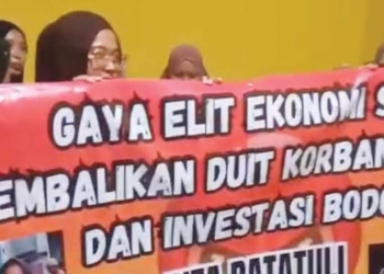Korban Investasi Bodong Geruduk Kantor Desa Setu Kulon Cirebon