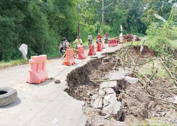 Hari Ini, Jalan Longsor di Belawa Cirebon akan Dipasang Bonjong, Hanya Penanganan Darurat