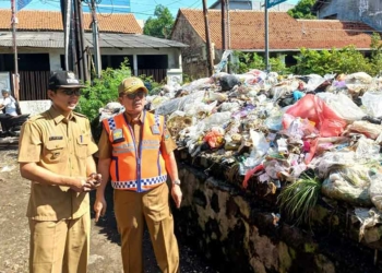 Kecamatan Percontohan di Cirebon Dipenuhi Sampah, Diduga Hasil Pembuangan Pedagang Nakal, Bupati Imron Geram