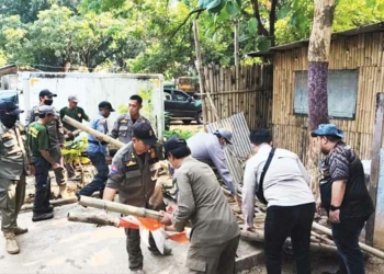 Rawan Praktik Prostitusi, 60 Lapak PKL di Kawasan Stadion Bima Cirebon Dibongkar
