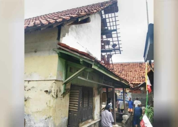 Angin Kencang di Cirebon Terjang Belasan Rumah Warga
