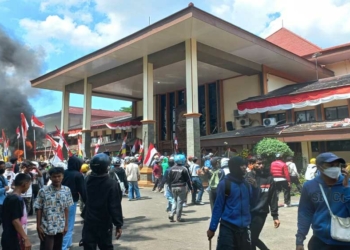 Demo Anarkis, Gedung DPRD Kabupaten Cirebon Dibakar dan Dijarah