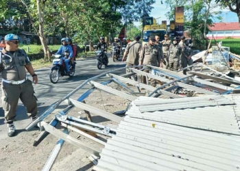 Satpol PP Kabupaten Cirebon Bongkar 98 Bangunan Liar di Talun