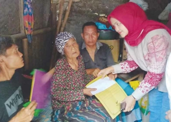 Ketua DPRD Kabupaten Cirebon Dorong Nenek Tasmi Masuk Penerima Bansos