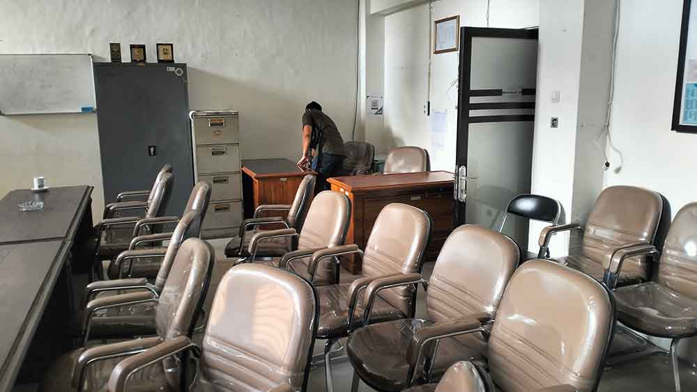 Pilih Tak Nebeng, Anggota DPRD Kabupaten Cirebon Tetap Bekerja di Ruangan tanpa AC