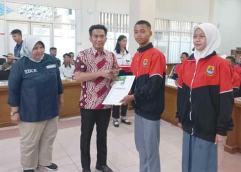 Berbentuk Tabungan Biaya Pendidikan, Pemkab Cirebon Beri Penghargaan untuk Anggota Paskibraka HUT ke-80 RI
