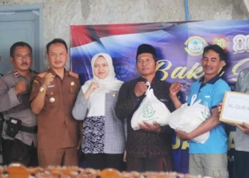 Peringati HUT TNI dan Kejaksaan, DPRD Kabupaten Cirebon Bagikan Bantuan Sembako