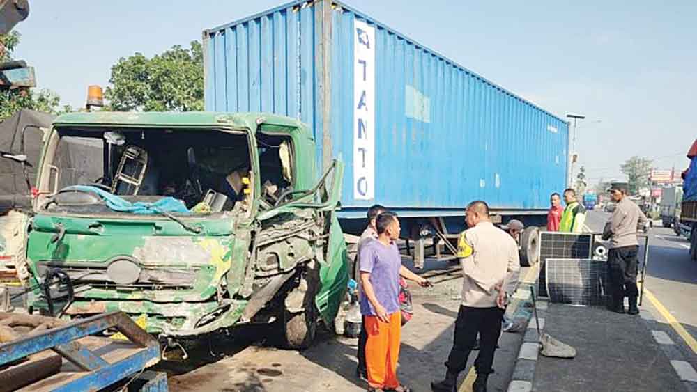 Truk Tabrak Kuda di Pantura Cirebon, Satu Meninggal