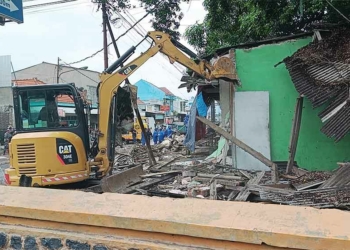 64 Rumah dan Warung di Palimanan Cirebon Dibongkar, Ganggu Irigasi dan Berpotensi Menyebabkan Bencana Banjir