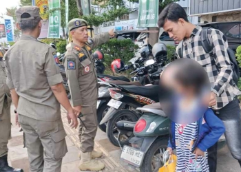 Puluhan Motor Parkir Liar di Trotoar CSB Mall Dirantai Satpol PP