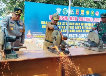 Jelang Idulfitri, Miras dan Knalpot Brong di Cirebon Dimusnahkan