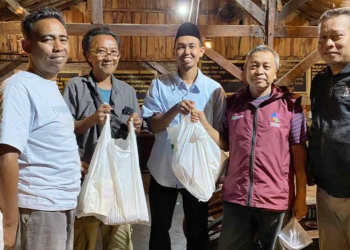 SMSI Kota Cirebon Berbagi Paket Sembako dan Bukber