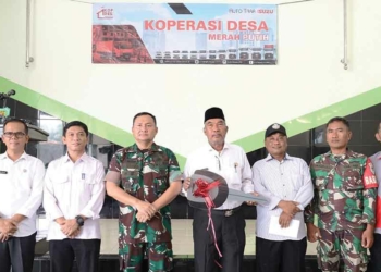 17 KDKMP di Kabupaten Cirebon Terima Kendaraan Operasional Truck Isuzu