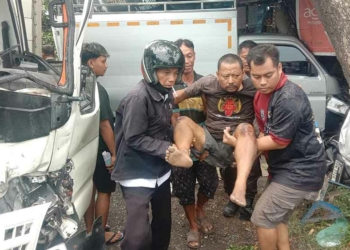 Tiga Kendaraan Kecelakaan Beruntun di Cirebon, Dua Orang Terluka, Dua Mobil, Satu Motor dan Warung Rusak