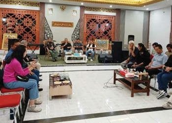 Bongkar Rel Kereta Api Kuno Zaman Kolonial Belanda di Cirebon, PT KAI Minta Maaf, Akui Kurang Teliti