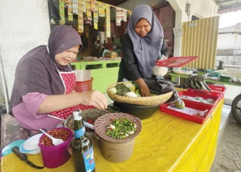 Tak Lelah Menabung Sejak 2013, Penjual Rujak Ulek di Cirebon Tunaikan Ibadah Haji Tahun Ini